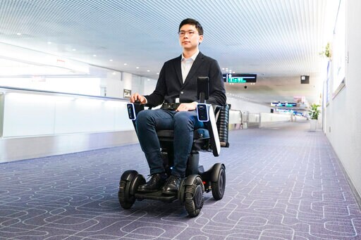 Personal Mobility Machine Needs No Help at Tokyo Airport