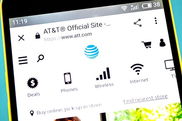 Why AT&T (T) Is Our Favorite Telecom Stock