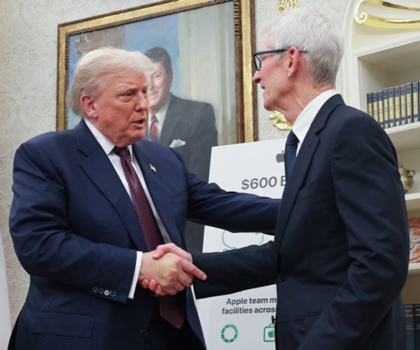 Navarro: Tim Cook 'Lied Through His Teeth' About US iPhone Production