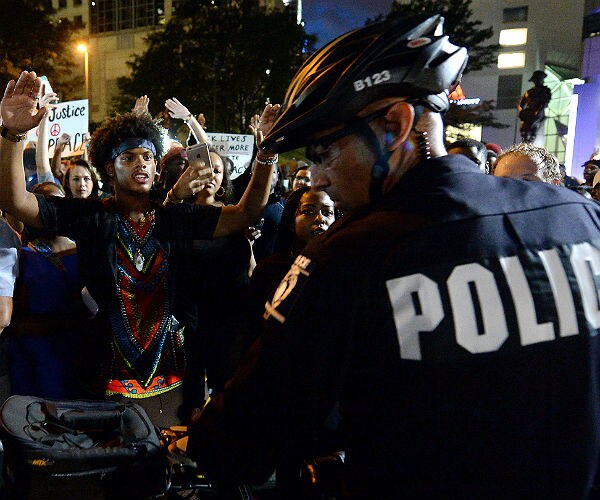 Video Taken By Keith Scott's Wife Shows Moments Leading Up to Charlotte Shooting