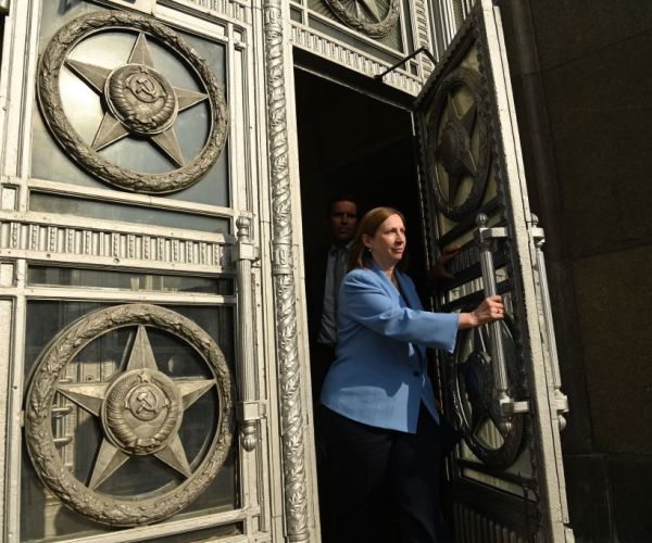 US Envoy to Russia Visits Detained American Whelan in Prison