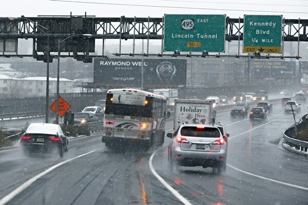 Snow and Rain Delay Thanksgiving Travelers