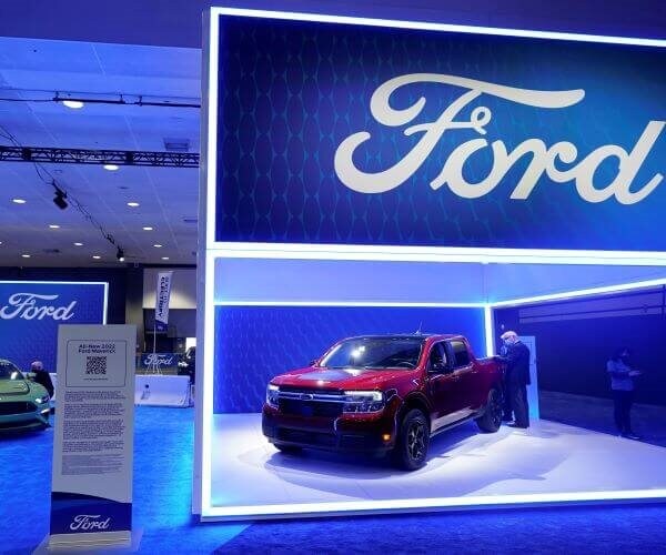 Ford Recalls 142,000 Lincoln SUVs in US for Fire Risks