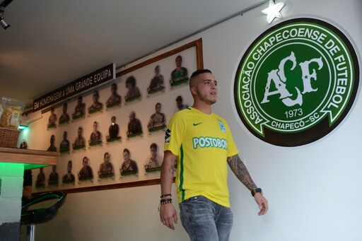 Colombian Bar Pays Homage to Soccer Players Killed in Crash