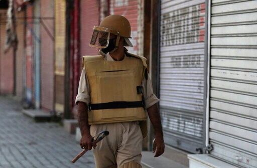 Police in Quandary after New Delhi Revokes Kashmir Autonomy