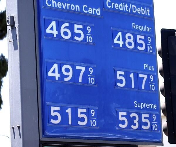 gas sign at los angeles chevron station