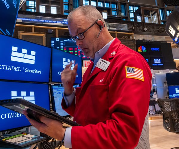 Wall St Ends Sharply Higher on Earnings Optimism