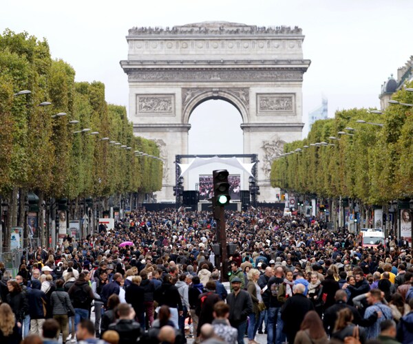 Paris Bans Cars for Day, Encourages Walkers, Cyclists
