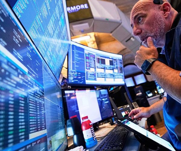 Wall Street Mixed Amid Cooling Mideast Tensions