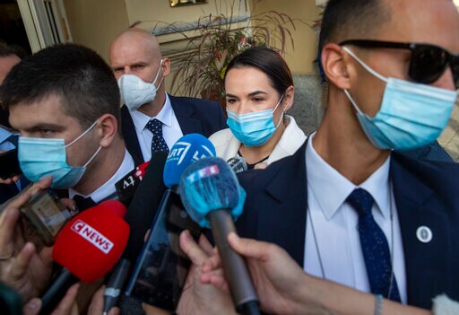 Macron Meets Belarus Opposition Leader, Pushes for Mediation