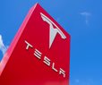 US Probes 2.9M Teslas Over FSD Traffic Violations