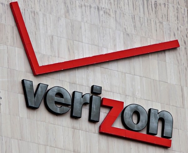 Verizon Shift to 'Skinny Bundles' Sparks War With Media Giants 
