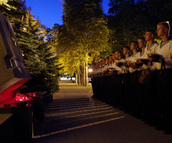 Ministry: 14 Russian Sailors Killed in Submarine Fire