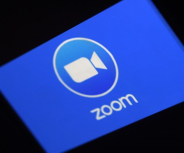 Zoom Tempers Annual Profit Outlook