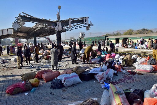 Death Toll Rises to 17 in Powerful Bombing at Quetta Rail Station in SW Pakistan