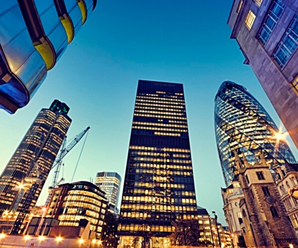 Young Join the Rich Fleeing America's Big Cities for Suburbs