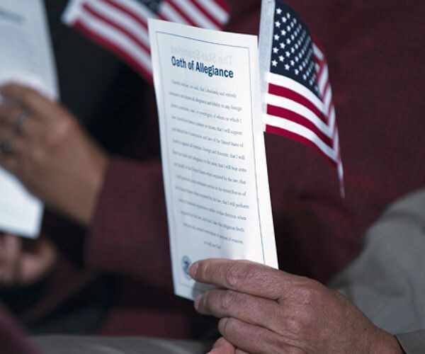 Poll: 90 Percent of Hispanics Favor Path to Citizenship for Illegals