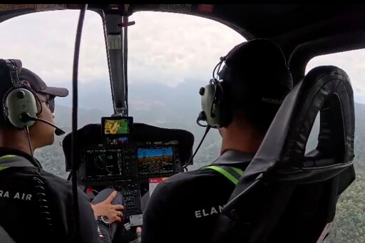 Indonesian Rescuers Find Helicopter Crash Site on Borneo, Recover 1 Body So Far