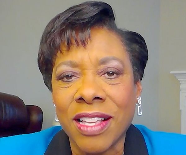 Teachers Union Backs Vaccine Mandate 