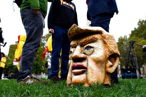 UK-US Trade Pact Opposed with Trump, Cows and Pigs as Props