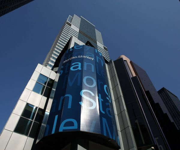 US Bank Shares Jump But Outlook Mixed