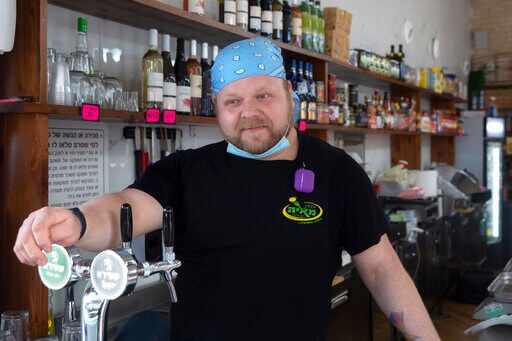 Swapping the Stage for a Deli: Israel Underemployment Rises