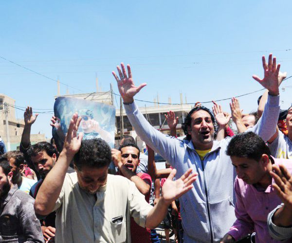 Syria Regime Advances in South as Air Strikes Kill 15