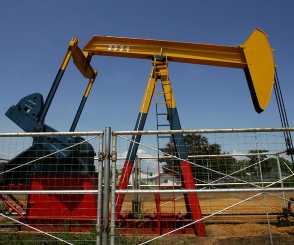 Fearing Credit Crunch, Hedge Funds Flee Oil