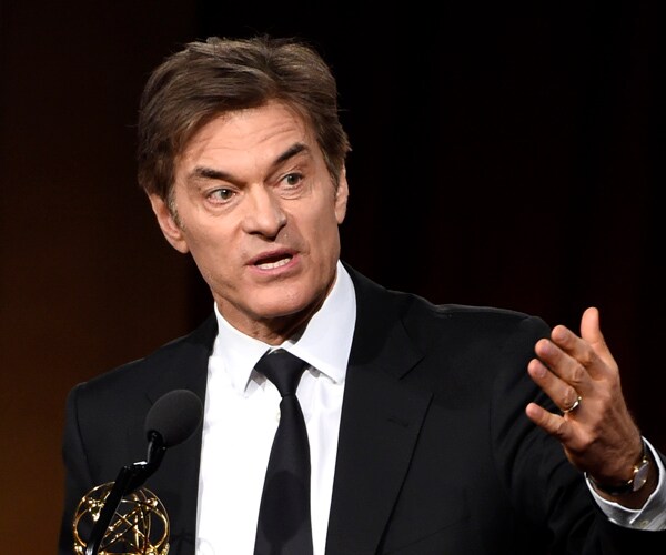 dr. oz is shown accepting an award for his talk show