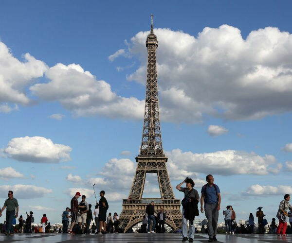 12 Injured After Molotov Cocktail Thrown Into Paris Restaurant