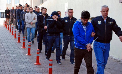 Turkey: 1,000 Detained over Suspected Links to Gulen