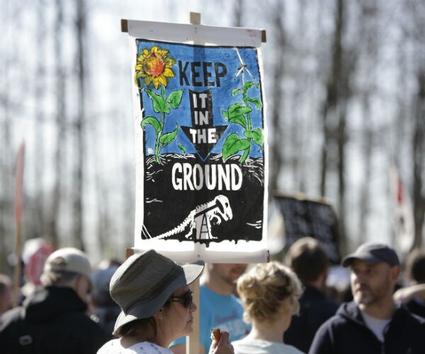 Kinder Morgan Halts Most Work on Disputed Canada Pipeline Expansion