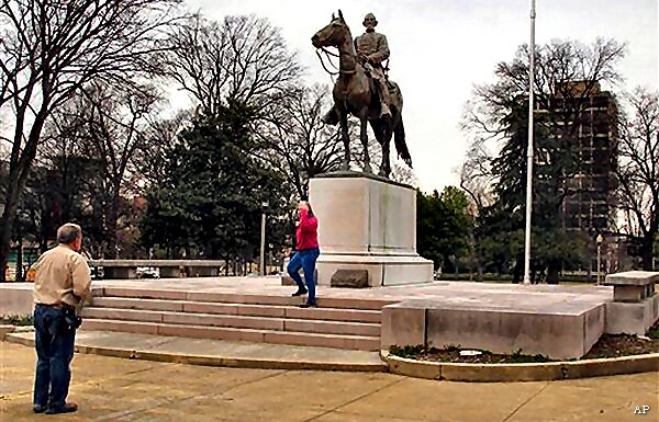 KKK Protest Said Aimed at Memphis Plan to Disinter Klan Elder, Rename Park