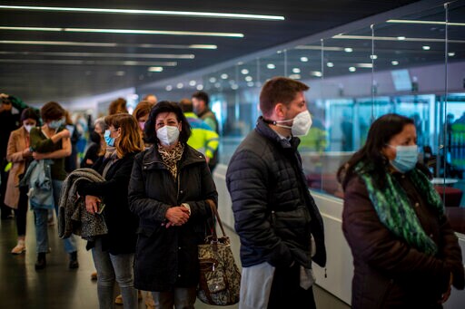 Spaniards Line up for AstraZeneca amid Concerns over Vaccine