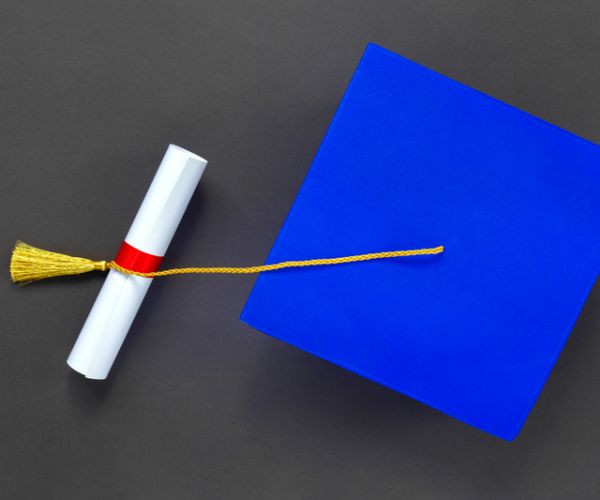 Hillsdale College Defies Michigan Mandate, Holds Graduation