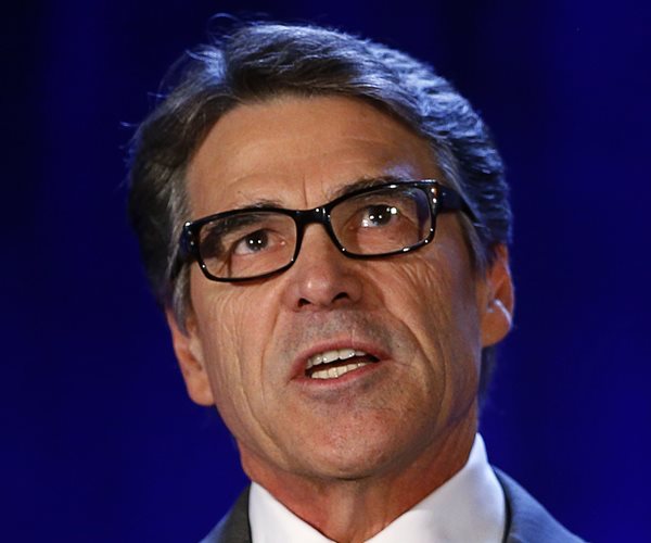 Perry Resumes Paying Some Staffers, but Loses Iowa Chairman