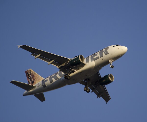 Pilot Threatens Transgender Student, Gets Suspended by Airline