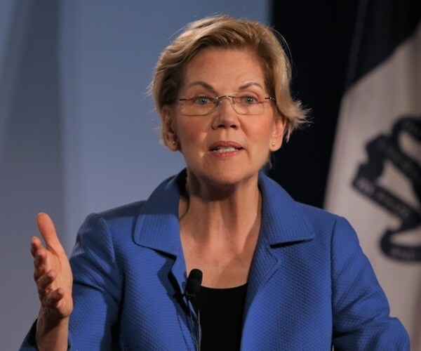 Elizabeth Warren Ramps Up Attacks On Apple Card Bias Claims