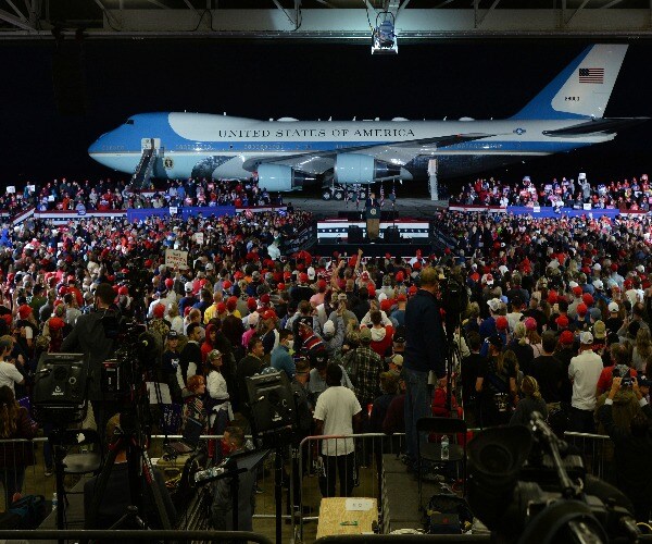 Trump Revels in Packed Michigan Crowd Amid Book Fallout