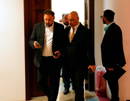 Iraqi Cleric Steps Back, Asks Rivals to Try Form Government