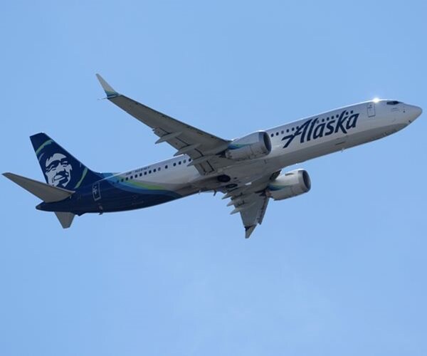 Alaska Airlines Flight Attendants Set for 32% Pay Raise