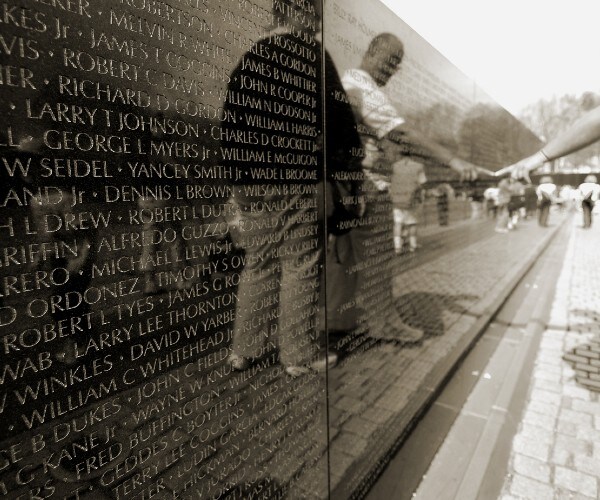 the vietnam memorial wall