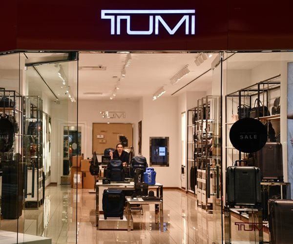 US Consumer Confidence Slips to 6-Month Low