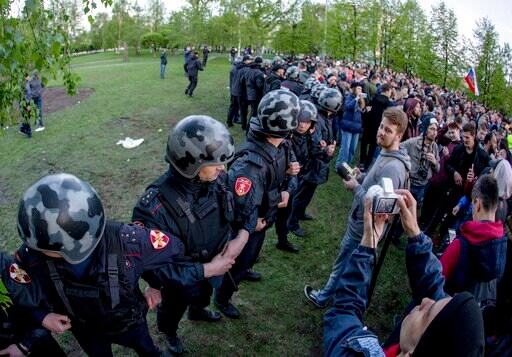 Russian Riot Police Deployed before Cathedral Protest
