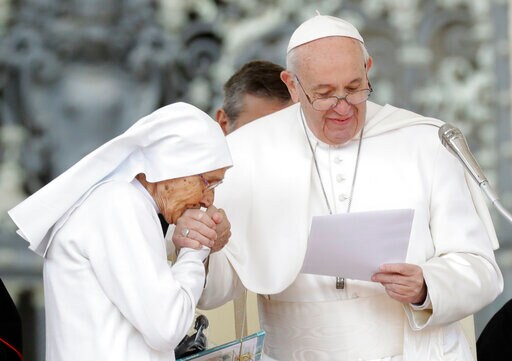 Pope Allows Ring Kissing after Earlier Pulling Hand Away