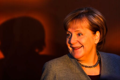 German Lawmakers Face Criticism over Wage System