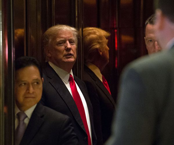 Spicer: Report Untrue of Trump Wanting to Meet Putin