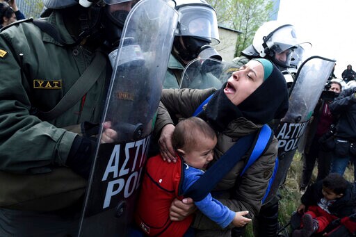 Greece: Protesting Migrants Block Athens' Main Train Station