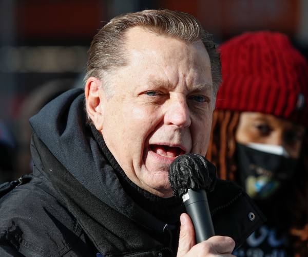 Cleared Chicago Priest Holds First Mass Since Reinstatement