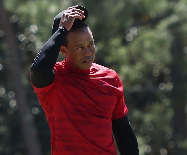 Tiger Woods Survives Rough Finish to Make Masters Cut